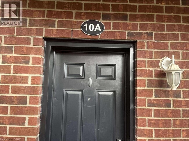 Building Photo - 45 Cedarhill Crescent