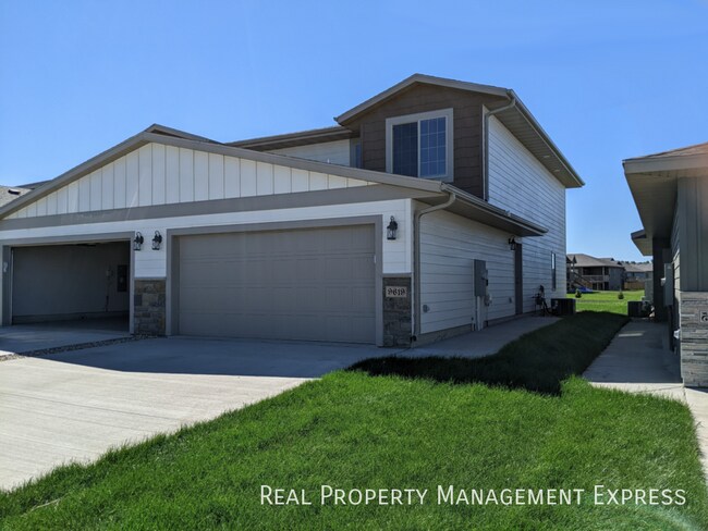 Foto del edificio - 3 Bedroom 2.5 Bathroom Single Family Townhome