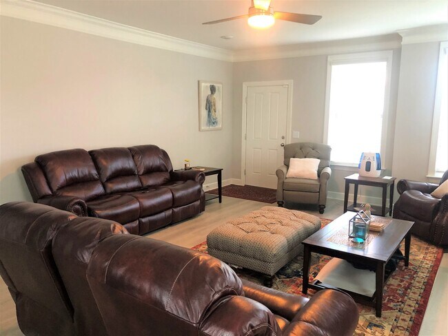Building Photo - 5187 Giardino Dr