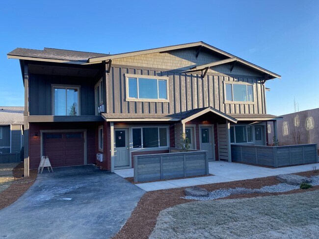 Building Photo - 198 SW Maricopa Dr