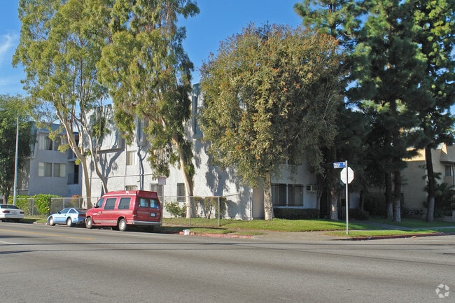 Building Photo - 1555 S. St Andrews Pl