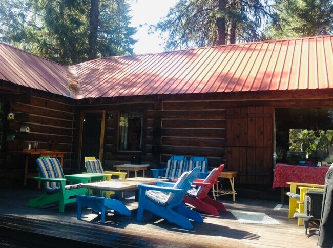 Foto del edificio - 803 Lick Creek Rd