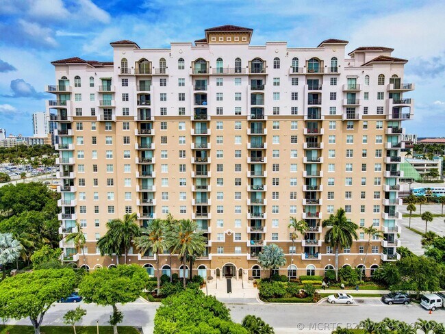 Foto del edificio - 616 Clearwater Park Rd