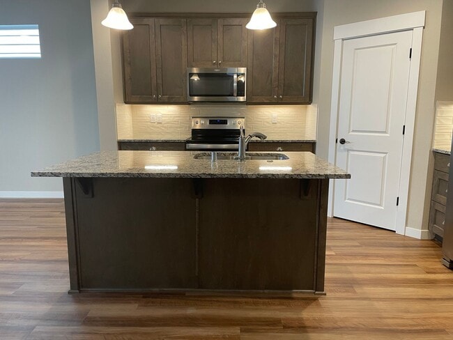 Building Photo - GORGEOUS 3 BED/2 BATH OPEN CONCEPT HOME IN...