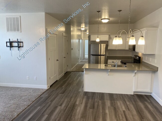 Building Photo - Saratoga Springs Convenient Condo Living!