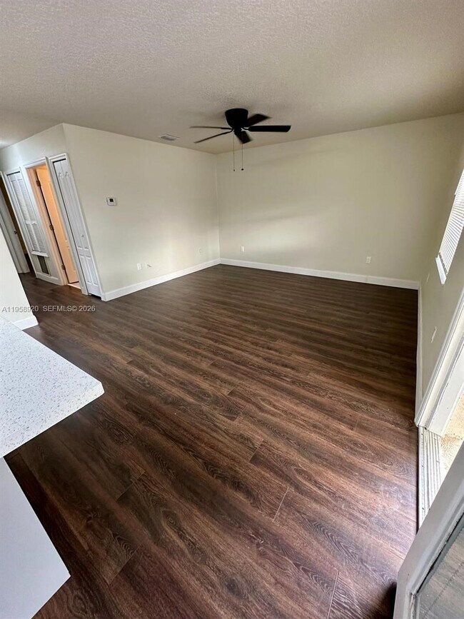 Foto del edificio - 5 Eton Ln