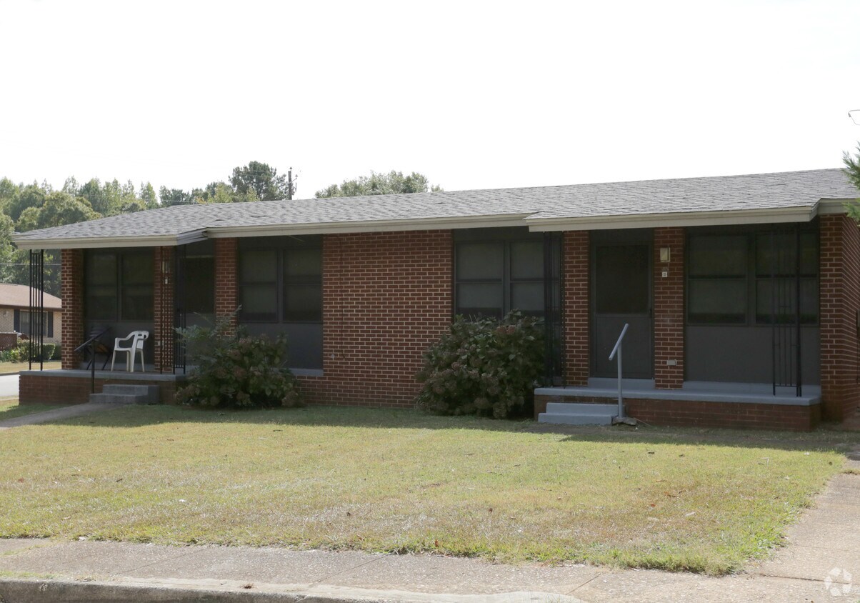 Building Photo - Auburn Homes