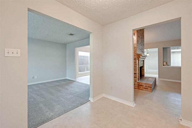 Building Photo - 22610 Deville Dr