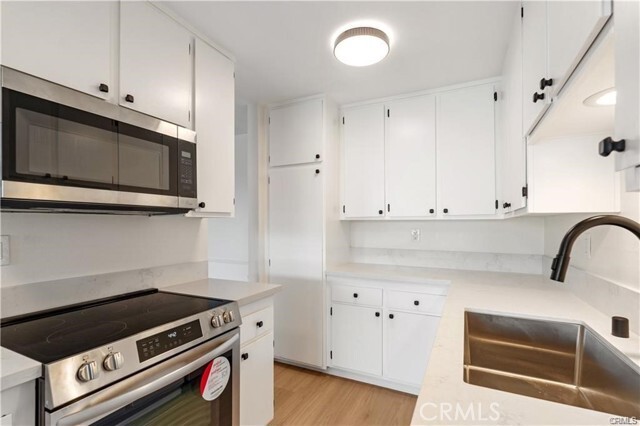 Building Photo - 6542 Ocean Crest Dr