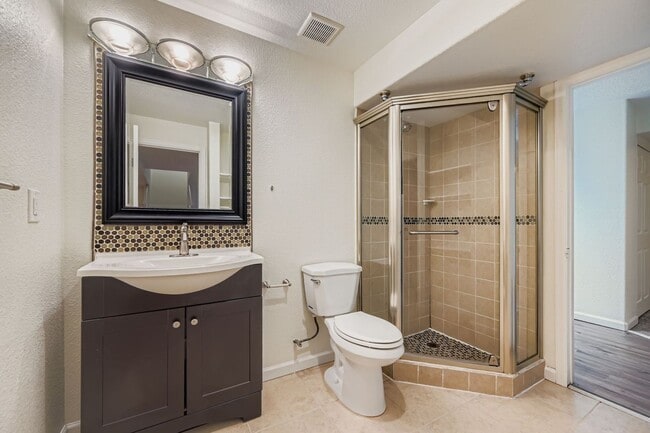 Foto del edificio - 5500 Clover Basin Dr