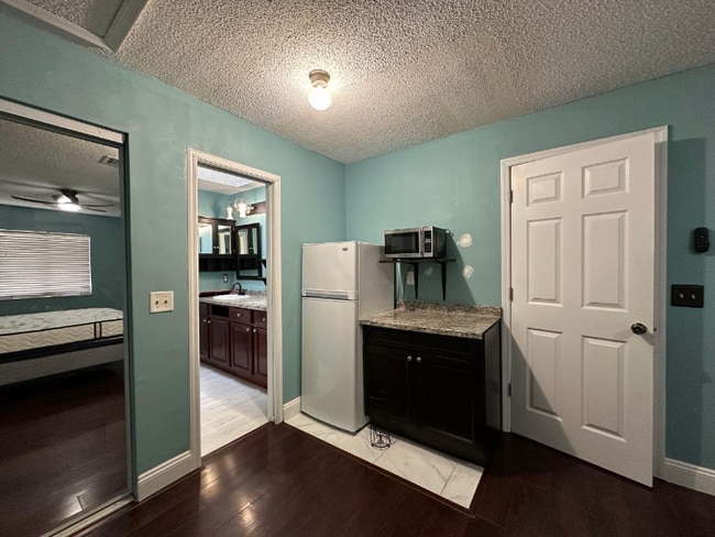 Photo - 106 Coralwood Cir House