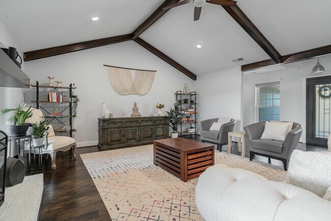 Building Photo - 1208 Scenic Dr