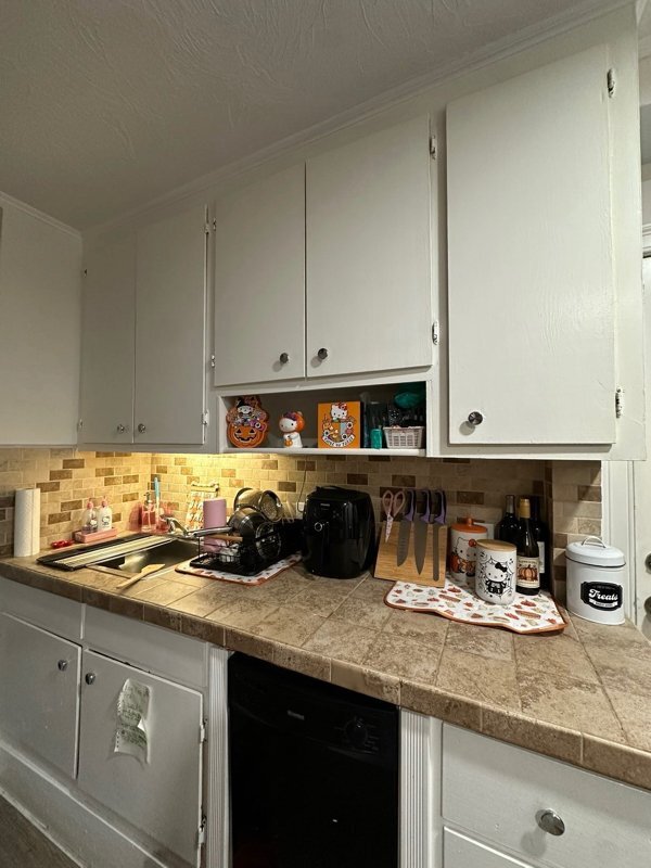 Photo - 33-35 Essex Ct Apartment