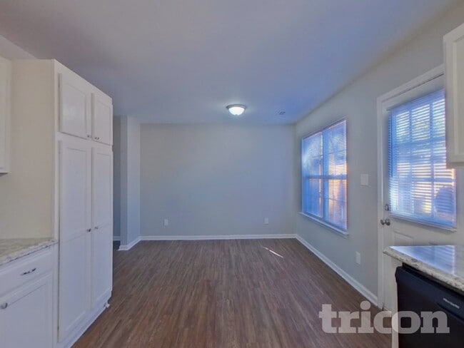 Building Photo - 1110 Hipp Rd