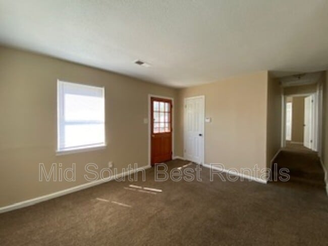 Building Photo - 2596 Callie Rd