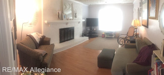 Building Photo - 3 br, 1.5 bath House - 4972 CENTURY DRIVE