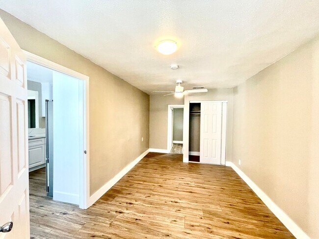 Foto del edificio - 1762 Gardenia Ave