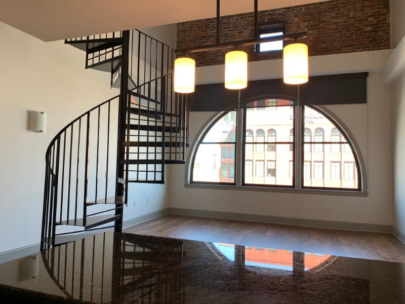 Foto principal - 10 Grand River Ave