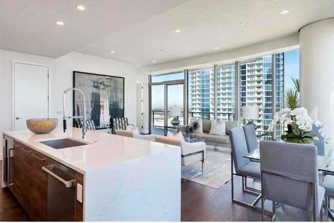 Foto del edificio - 7901 Windrose Ave.