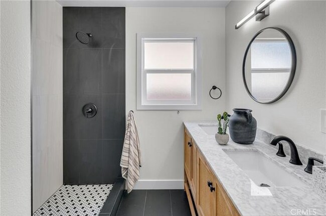 Foto del edificio - 6261 Homewood Ave