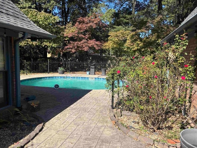 Building Photo - 6700 Kirby Oaks Cove N