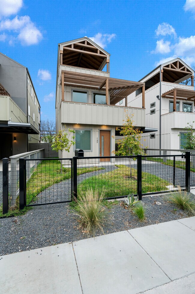 Building Photo - 127 E Fest St