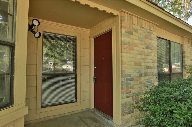 Foto del edificio - 24214 Wild Horses Ln