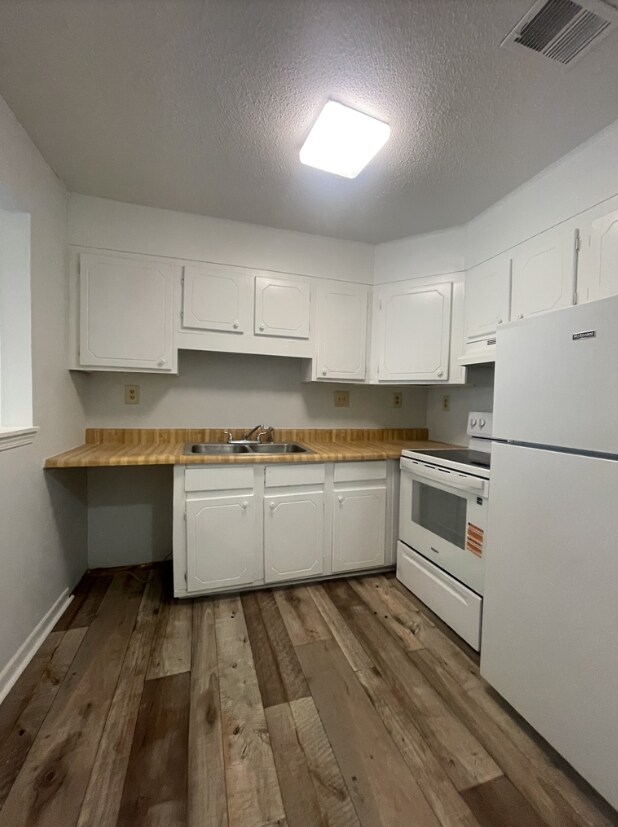 Building Photo - 3 bedroom Apartment for rent
