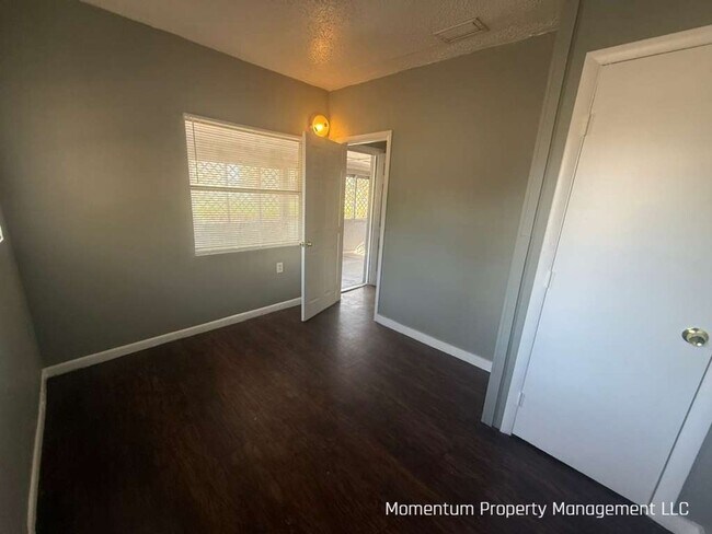 Foto del edificio - Beautiful Remodeled 4/1 Single Family Home in Lakeland- AVAILABLE FOR IMMEDIATE MOVE IN!!