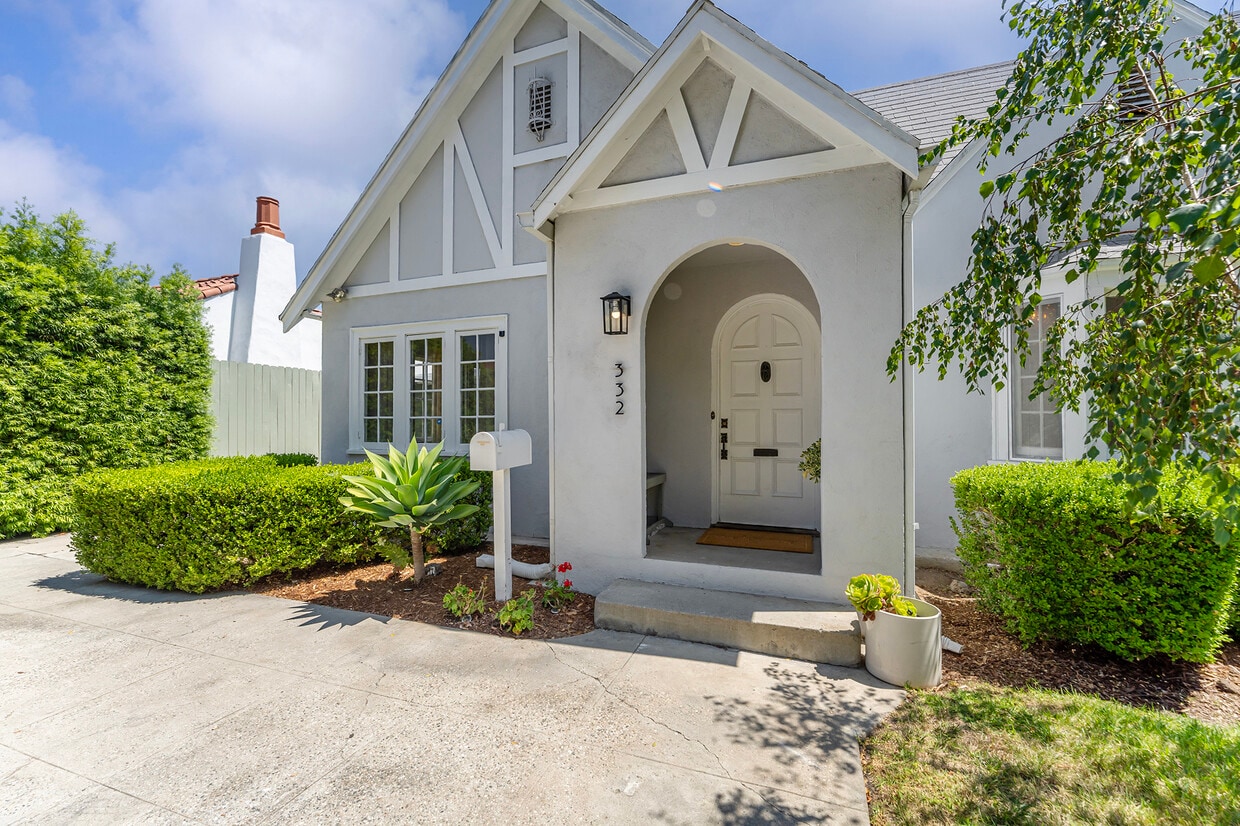 Primary Photo - 332 S Crescent Dr