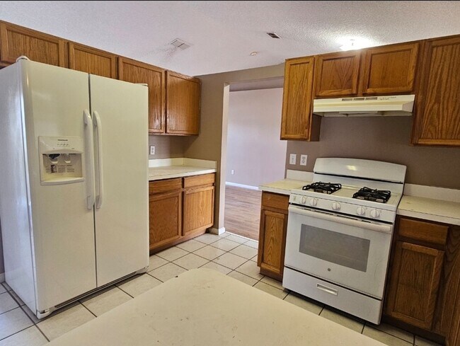 Photo - NICE!   LARGE 4 BEDROOM / 2 BATH / 2 CAR G... House