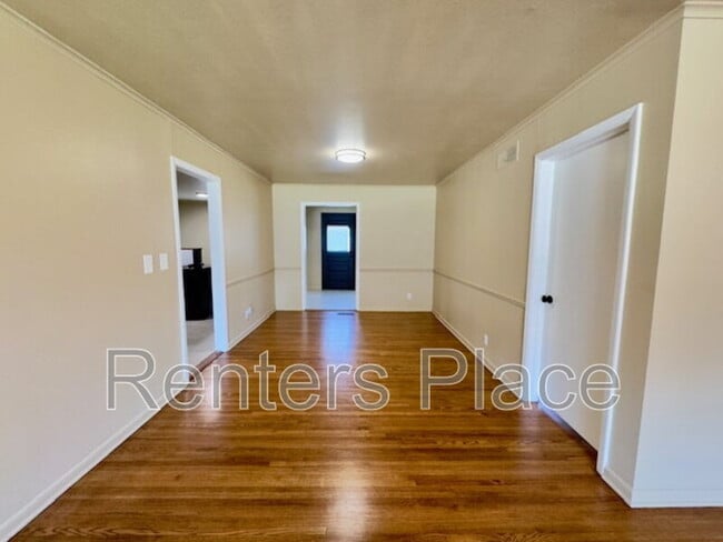 Foto del edificio - 1045 E 53rd St