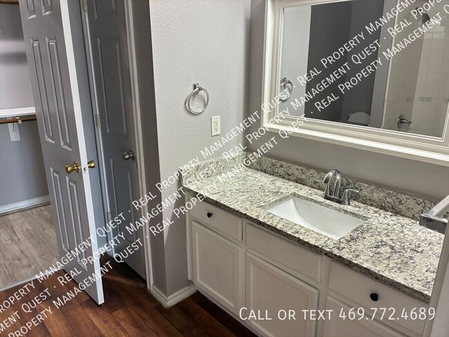 Building Photo - 611 Oriole Blvd