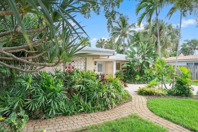 Foto del edificio - 2137 NE 58th Ct