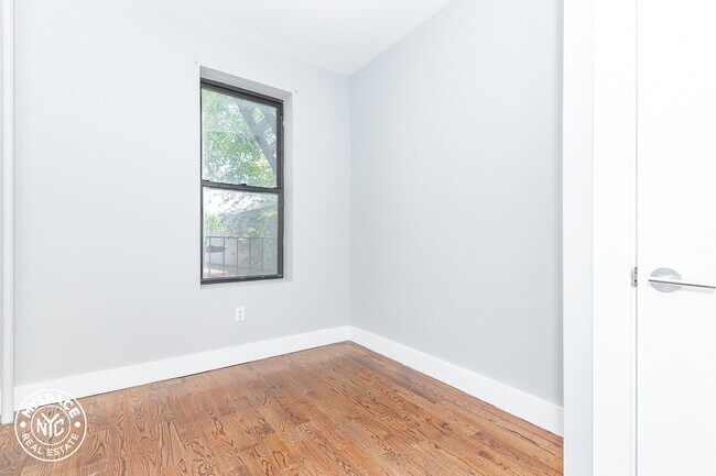 Foto del edificio - 557 Franklin Ave