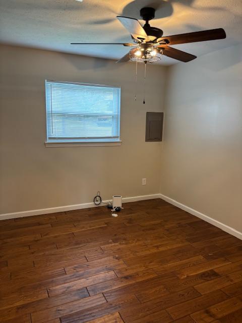 Foto del edificio - 1303 Farmingdale Dr