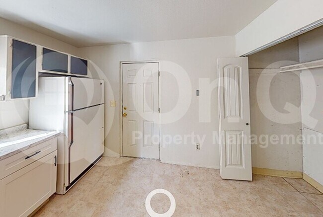 Building Photo - 4402 E Pima St