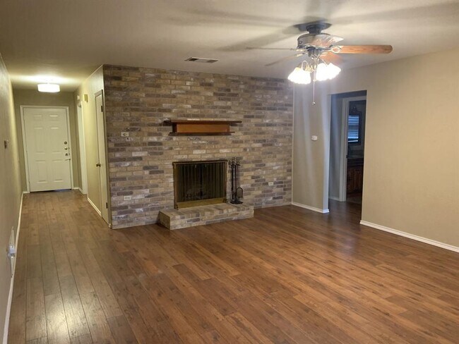 Foto del edificio - 3802 Leafield Dr