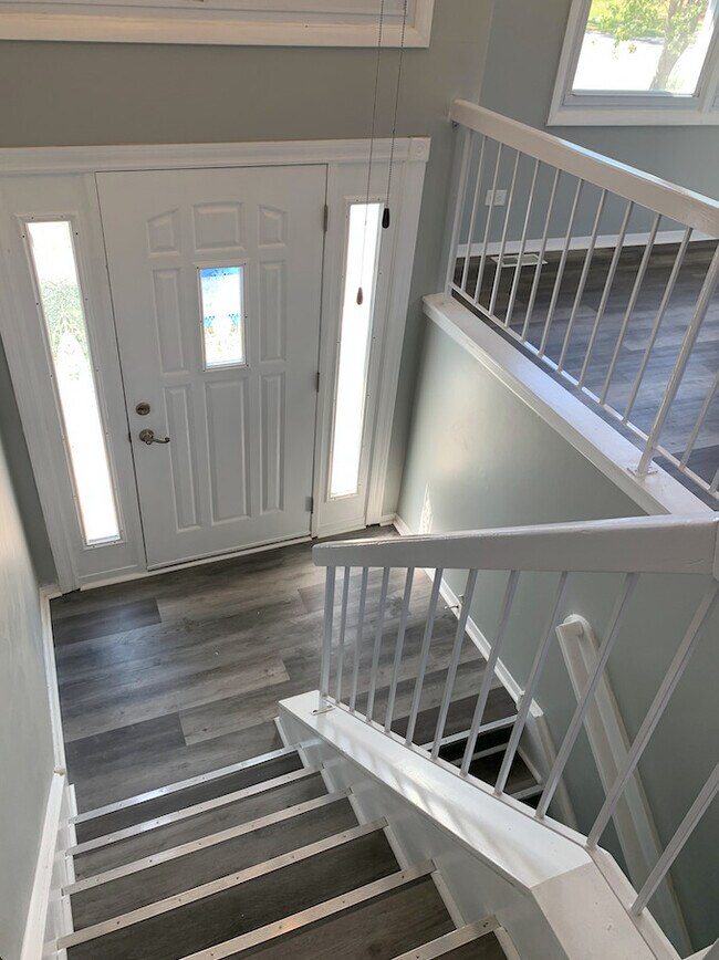Building Photo - 5611 Allemong Dr