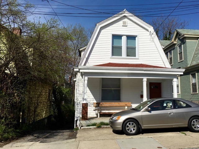 Primary Photo - Updated 4 Bed House with Parking in Clifton!