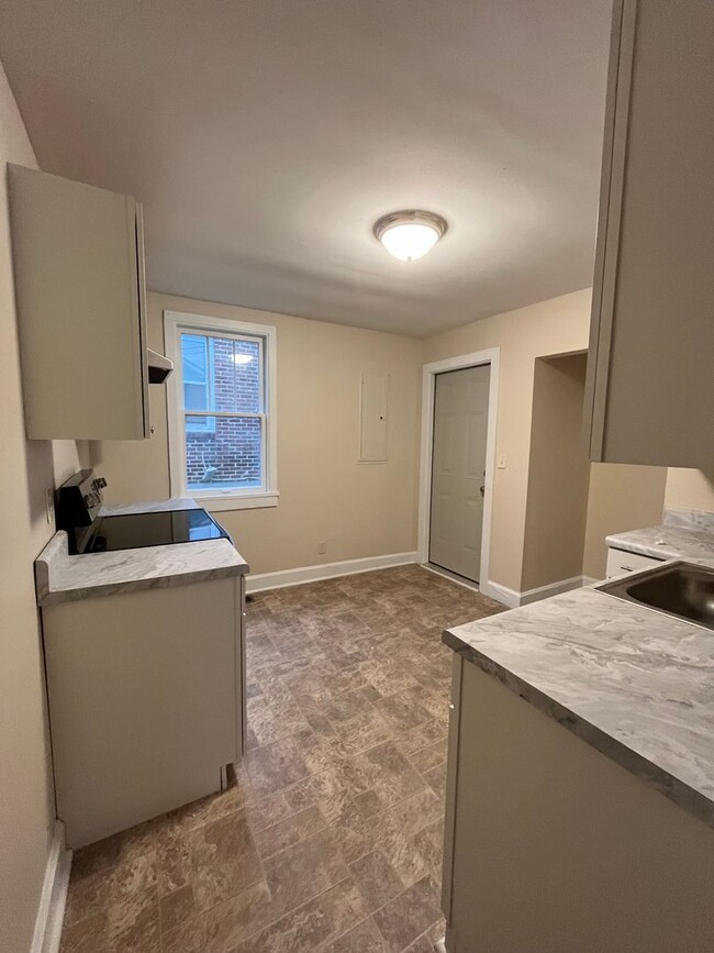 Foto del edificio - Cozy Cottage in West Nashville, Walk to Ch...