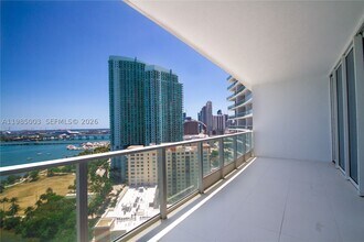 Building Photo - 2020 N Bayshore Dr