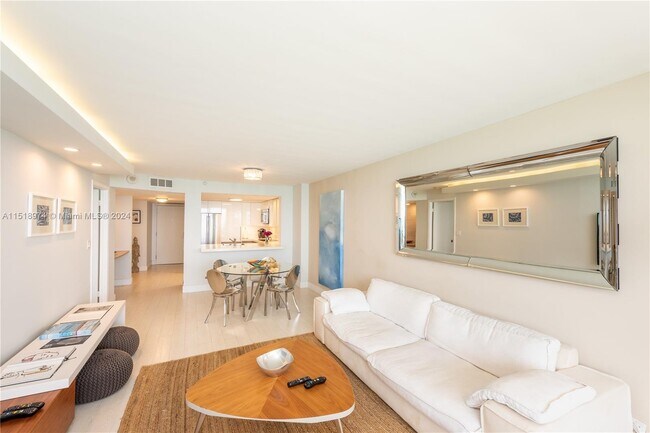 Foto del edificio - 2555 Collins Ave