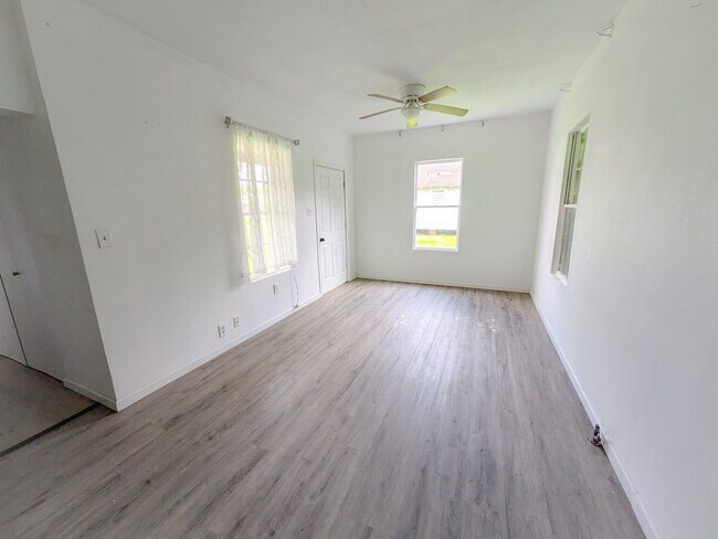 Foto del edificio - 625-627 E Pipkin St