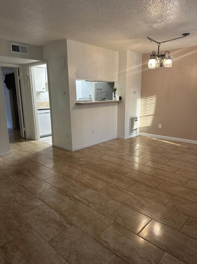 Foto del edificio - 6410 Del Monte Dr