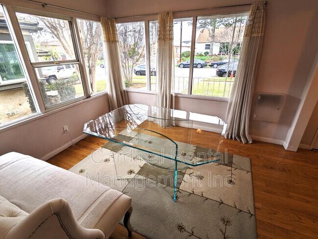 Foto del edificio - 836 Morris Pl