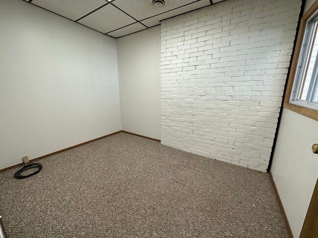 Foto del edificio - First Floor Commercial Space in Perfect Oakland Location Right on Boulevard of the Allies! CALL T...