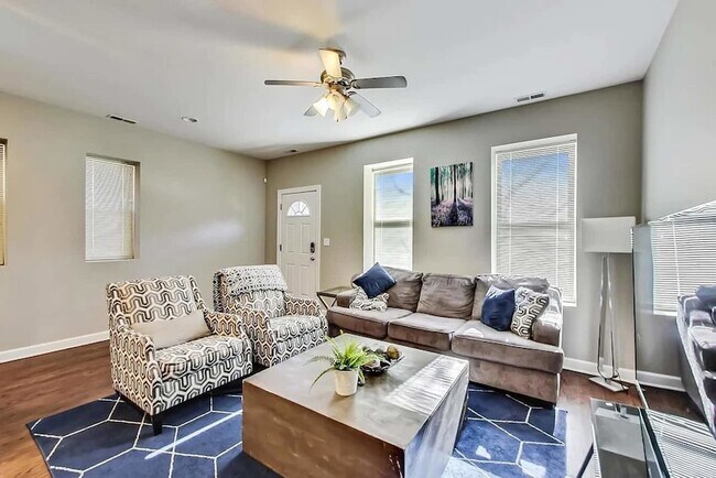 Foto del edificio - 1730 W Beach Ave