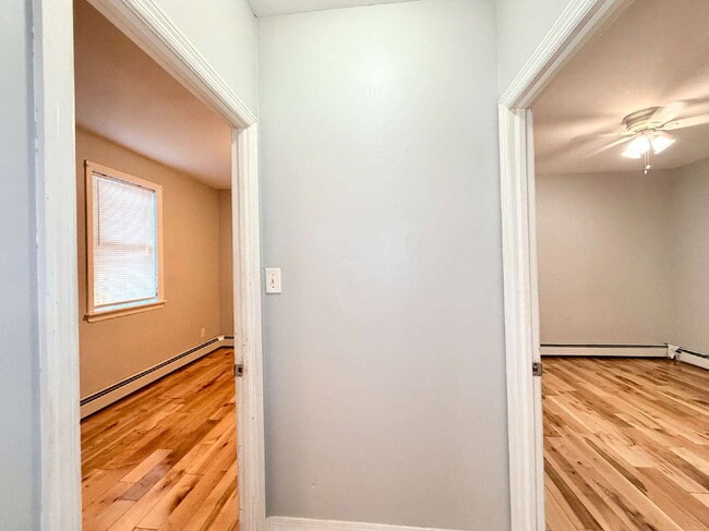Building Photo - Spacious 1 Bedroom + Bonus Room w/Parking