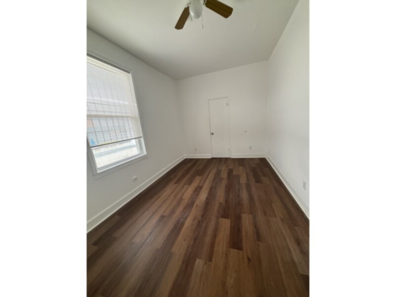 Foto del edificio - Upstairs Apartment on the corner of 7th &a...